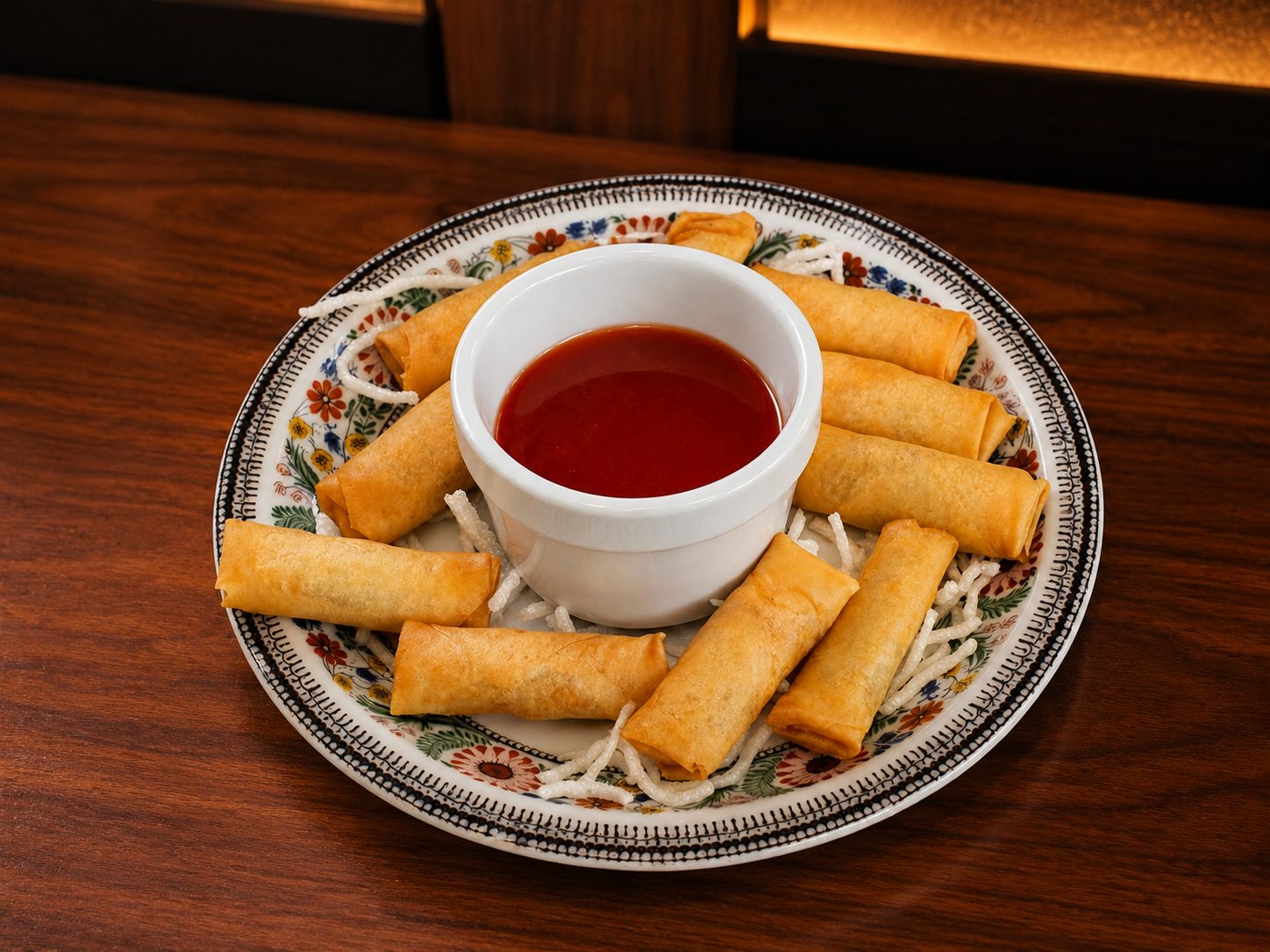 Kleine Chinese loempia's met zoetzure saus
